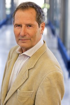 Dieter Oesterhelt.